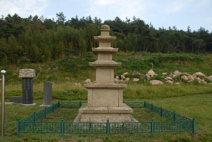 천관사삼층석탑 전경