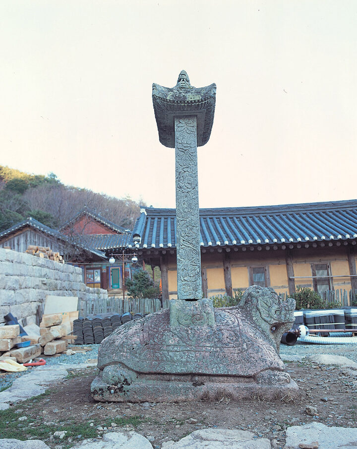 사적비 전체(우측면)