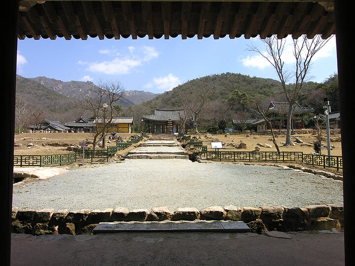 도갑사전경
