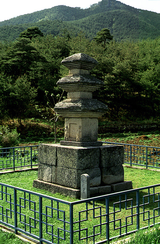 경주 서악동 삼층석탑