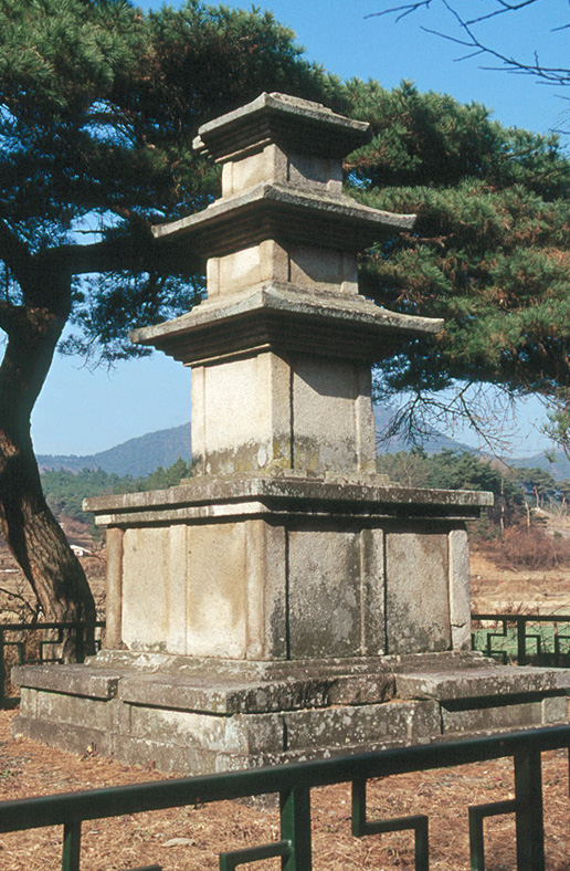 경주 효현동 삼층석탑