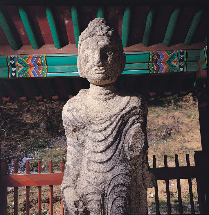 석불상 상반신