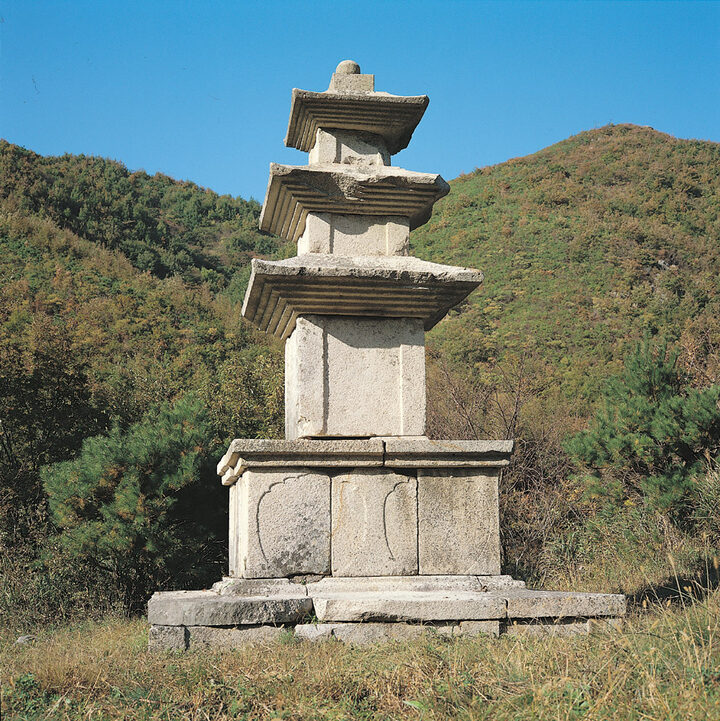 무장사지 삼층석탑