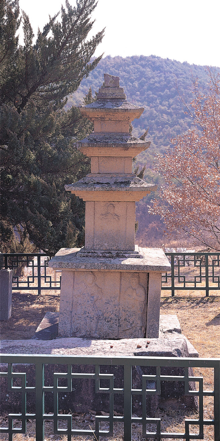 탑 전경
