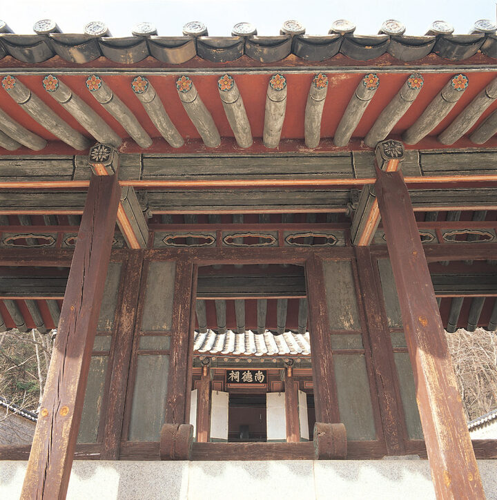 도산서원 상덕사 정문에서 본 사당