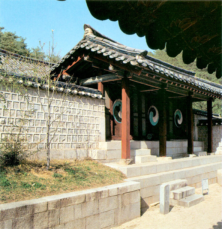 정문(측면)