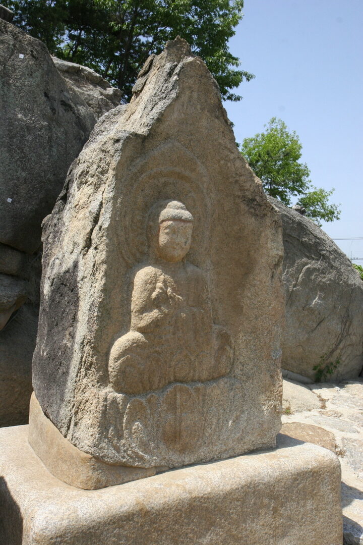 영주가흥리마애삼존불상 신발견마애불상