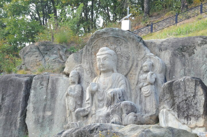 영주 가흥동 마애여래삼존상 및 여래좌상