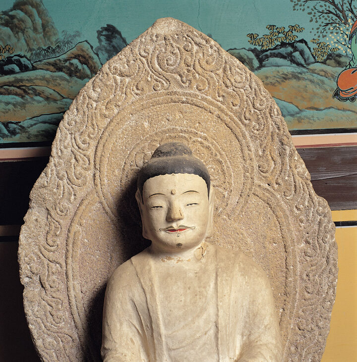 여래좌상 상반신과 광배