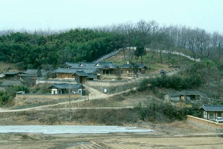 향단(전경)