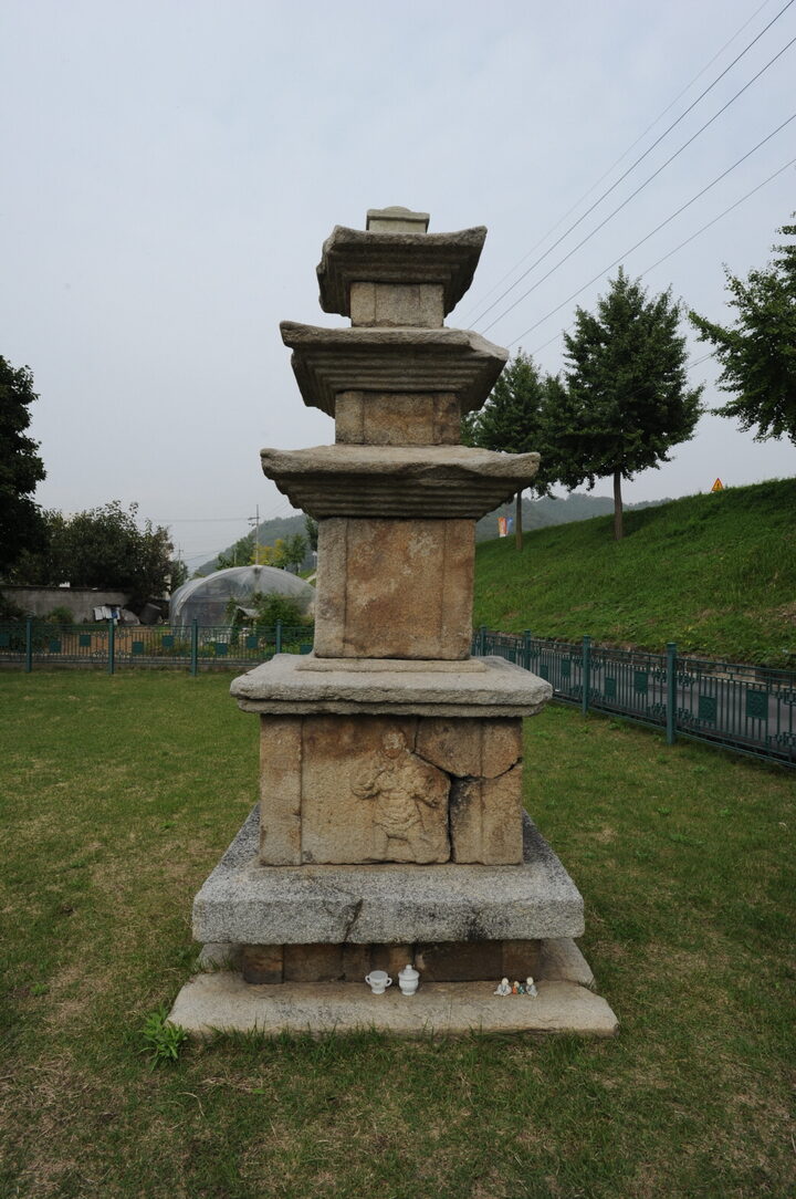 예천 동본리 삼층석탑