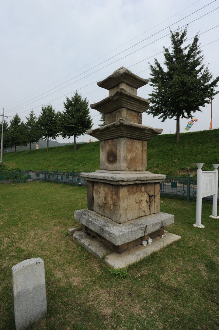 예천 동본리 삼층석탑
