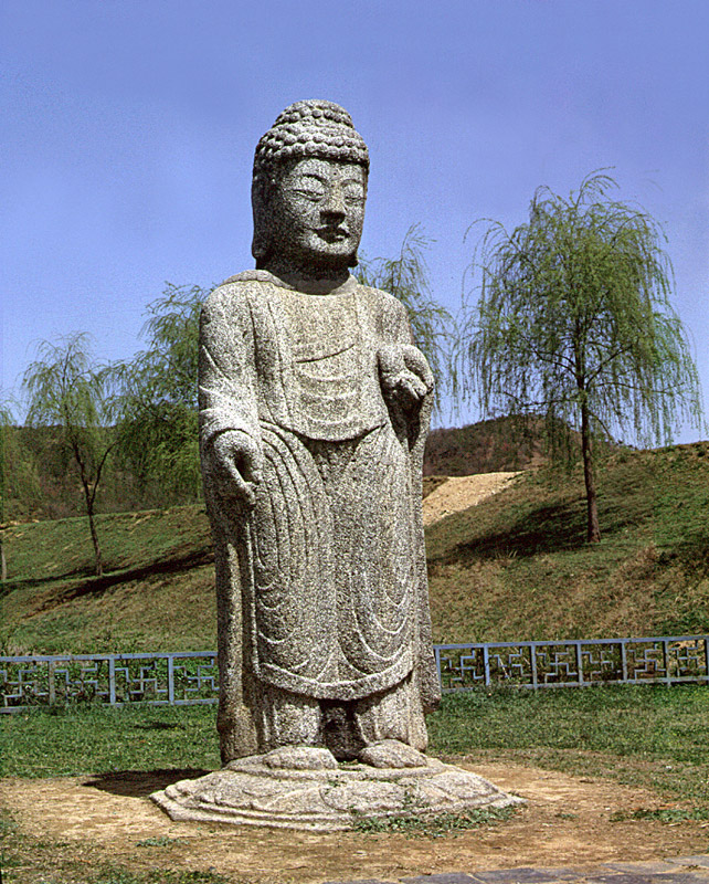 예천동본동석조여래입상