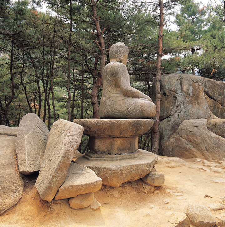 석조여래좌상 불신과 대좌 배면