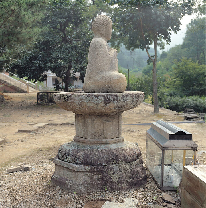 석조여래좌상과 연화대좌 전체 (우측면 향)
