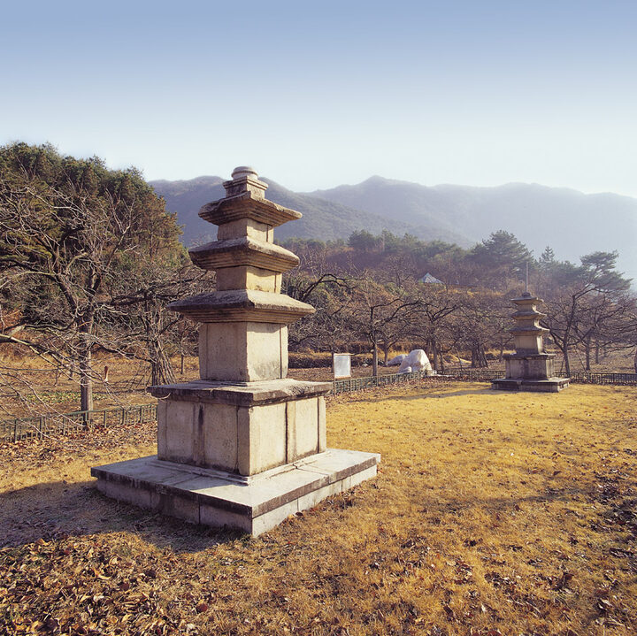 청도 장연사지 동ㆍ서 삼층석탑