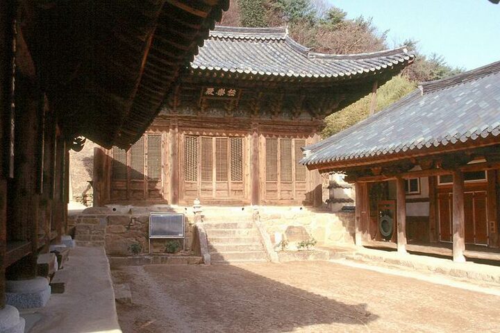 영천 은해사 백흥암 극락전