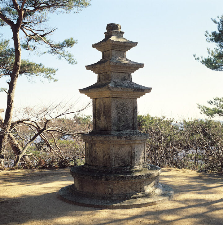 경주 석굴암 삼층석탑
