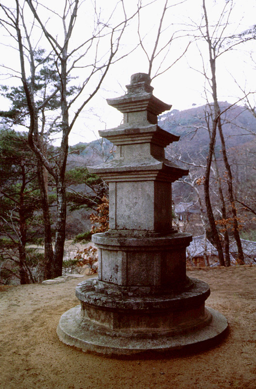 경주 석굴암 삼층석탑