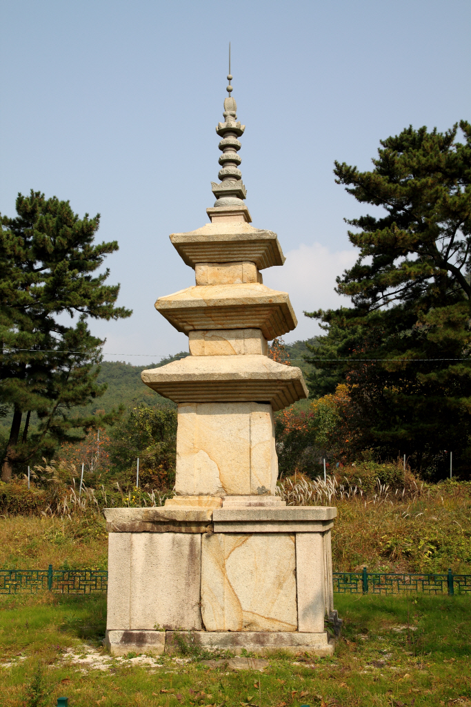경주 남산 천룡사지 삼층석탑