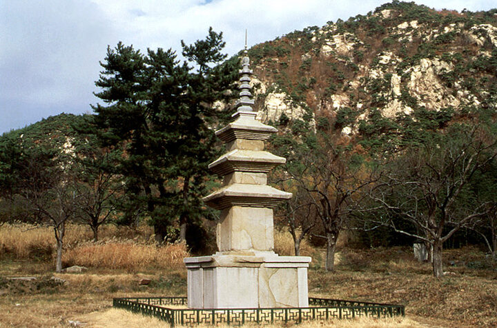 경주 남산 천룡사지 삼층석탑