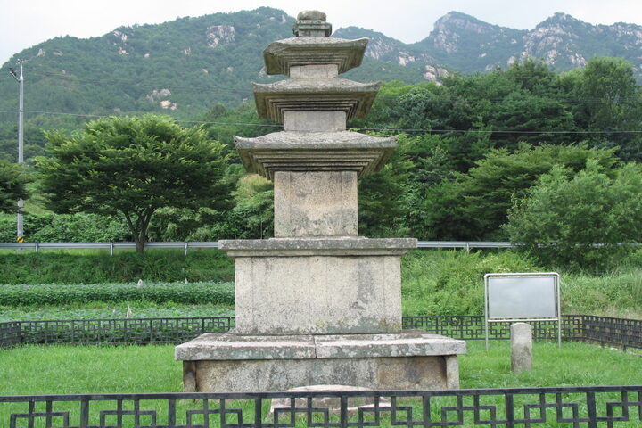 성주 법수사지 삼층석탑 정면