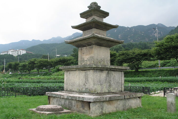 성주 법수사지 삼층석탑 측면