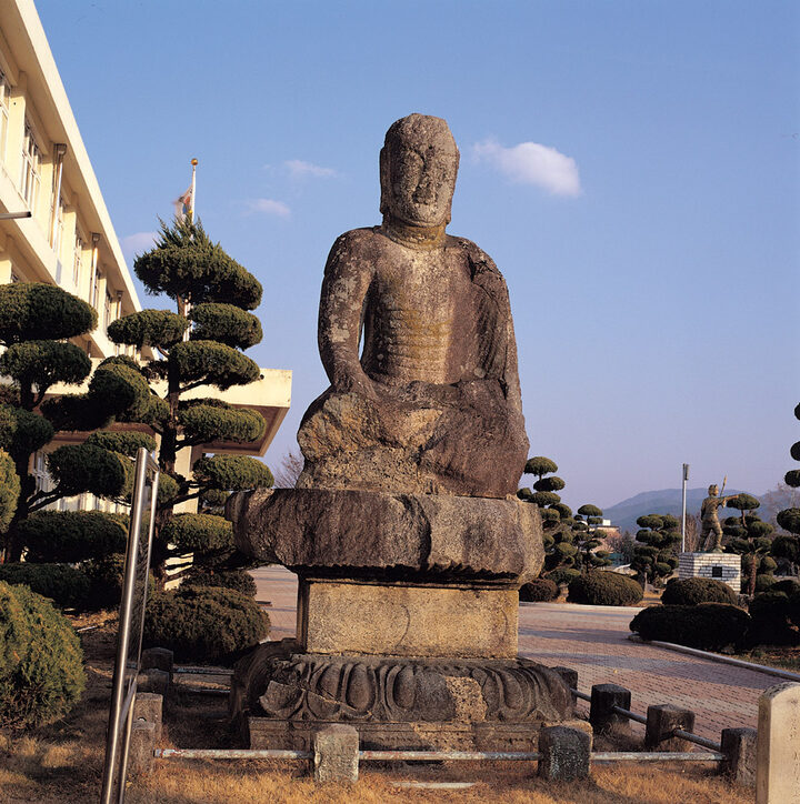 함양 교산리 석조여래좌상