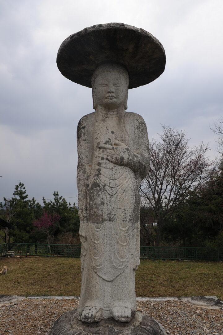 거창 양평리 석조여래입상(촬영:문화재청)