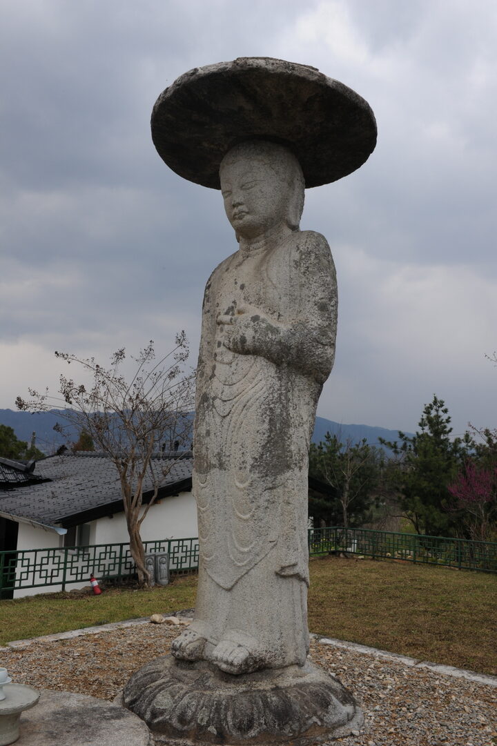 거창 양평리 석조여래입상(촬영:문화재청)