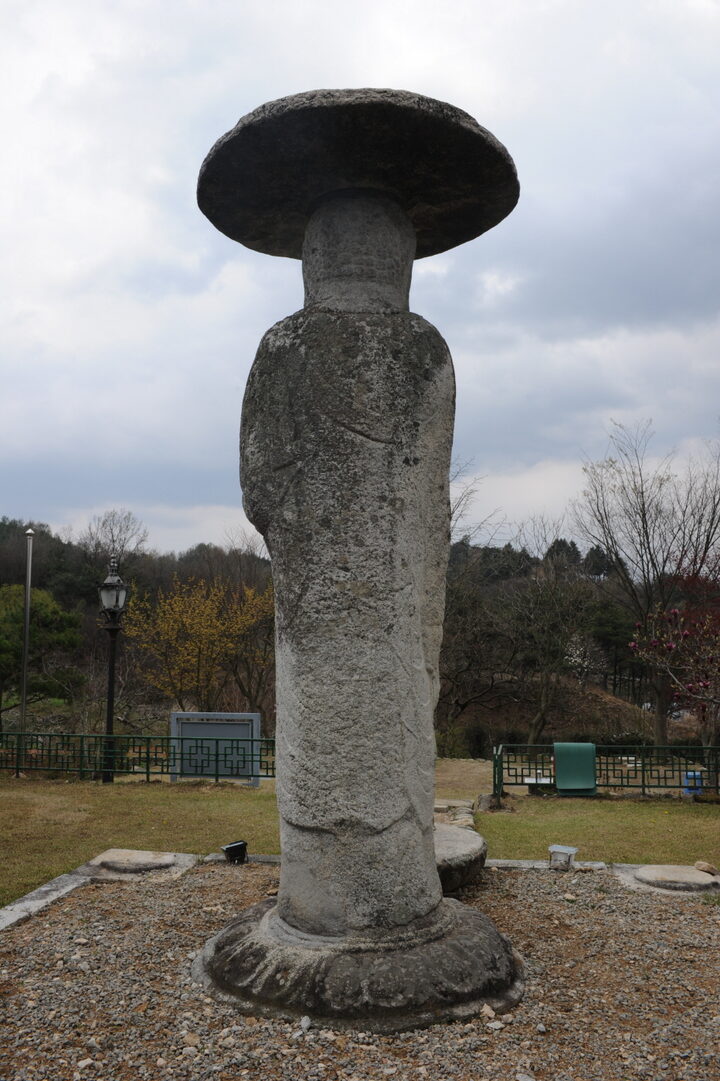 거창 양평리 석조여래입상(촬영:문화재청)