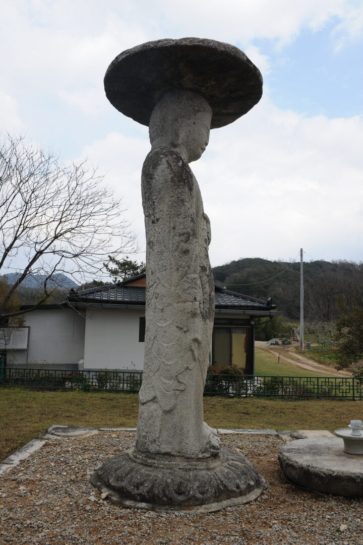 거창 양평리 석조여래입상(촬영:문화재청)