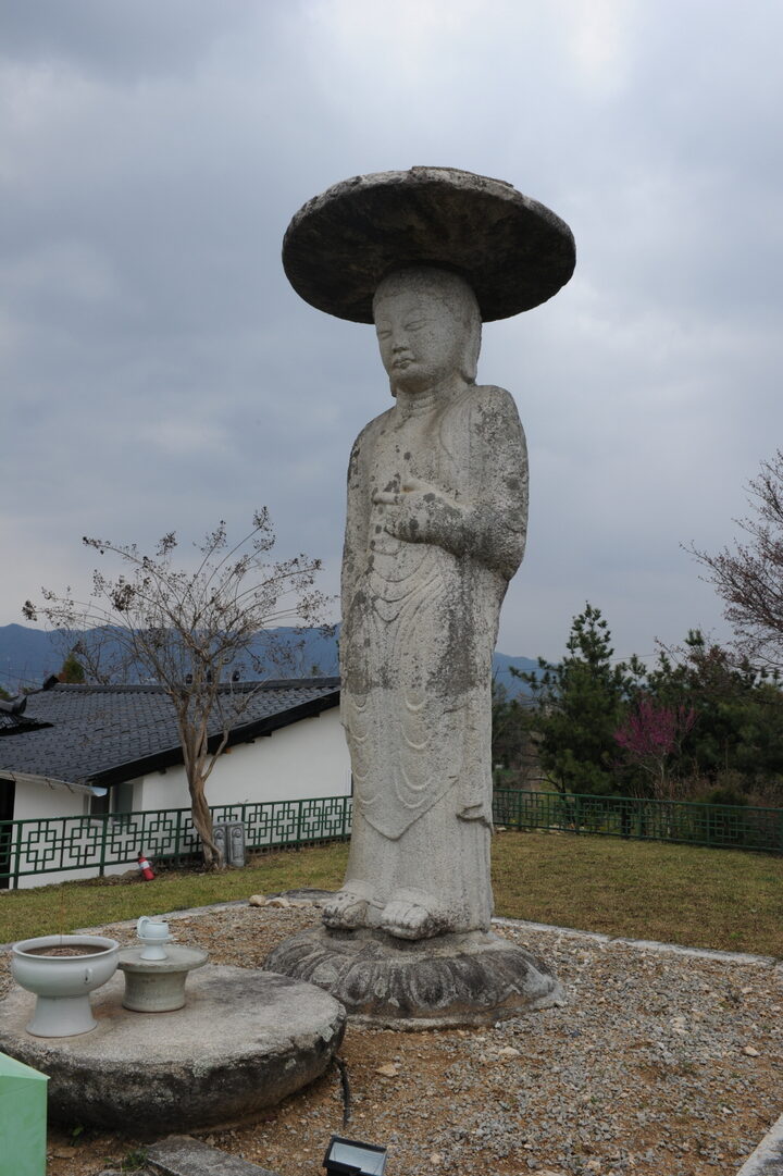 거창 양평리 석조여래입상(촬영:문화재청)