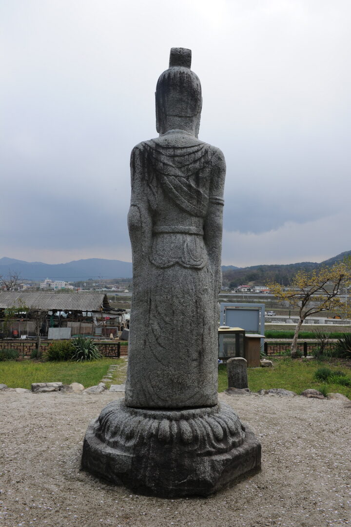 거창 상림리 석조보살입상(촬영:문화재청)