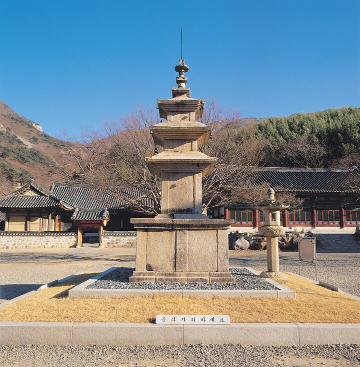 밀양 표충사 삼층석탑