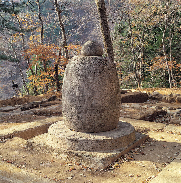 사명대사의 사리를 봉안한 종 모양 부도