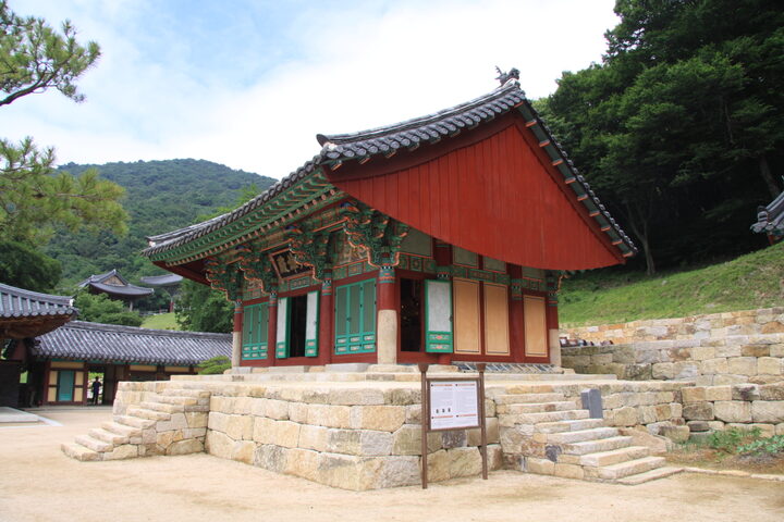 부산 운수사 대웅전 측면