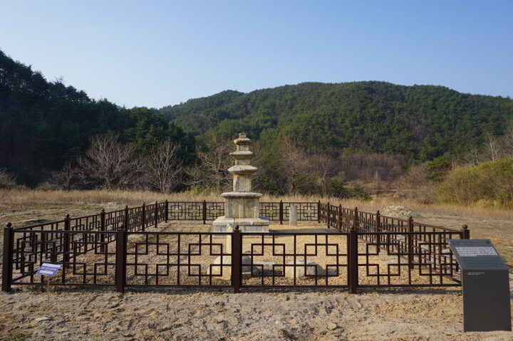 울진 구산리 삼층석탑 전경