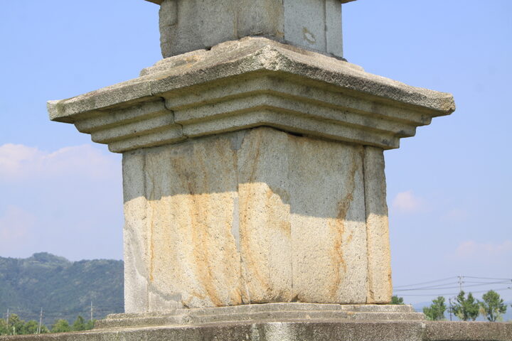 경주 미탄사지 삼층석탑 탑신부