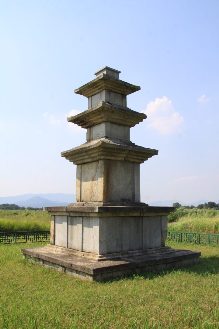 경주 미탄사지 삼층석탑 동북측방향