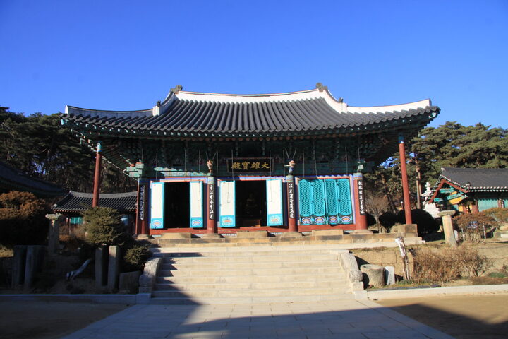 화성 용주사 대웅전 정면