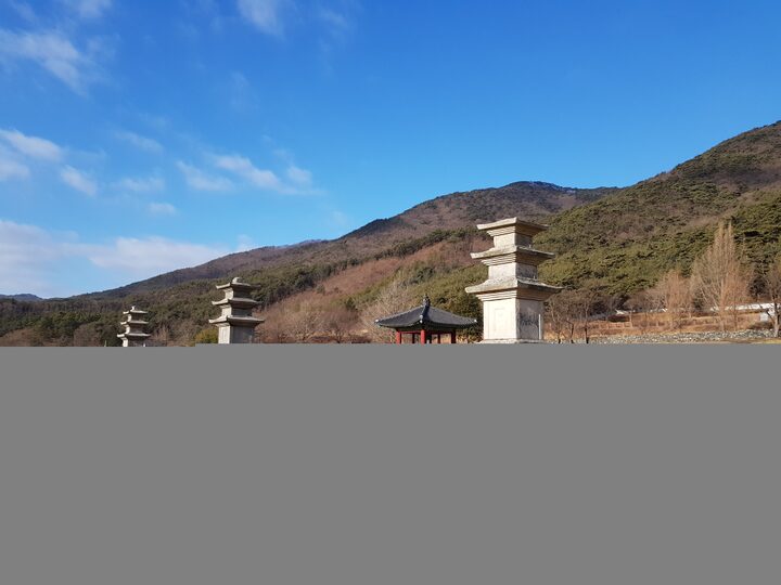 보령 성주사지 서, 중앙, 동 삼층석탑