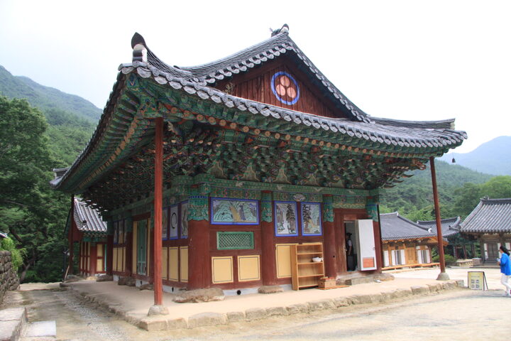 구례 천은사 극락보전 좌측면
