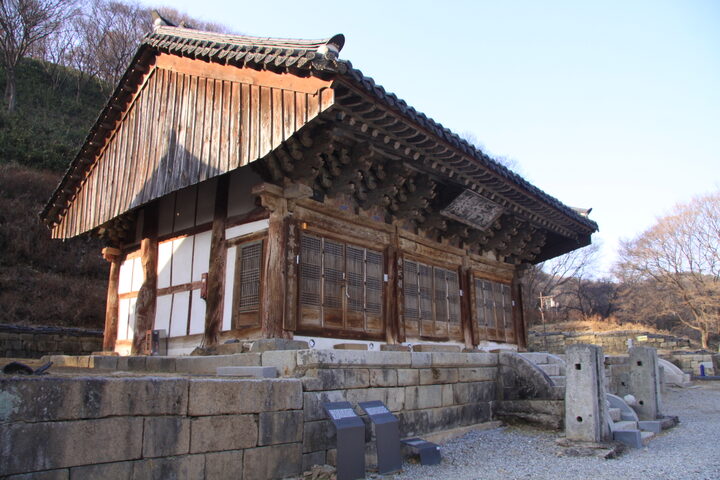 안성 칠장사 대웅전 전경
