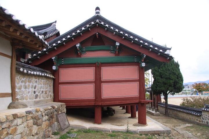 강릉향교 명륜당 측면