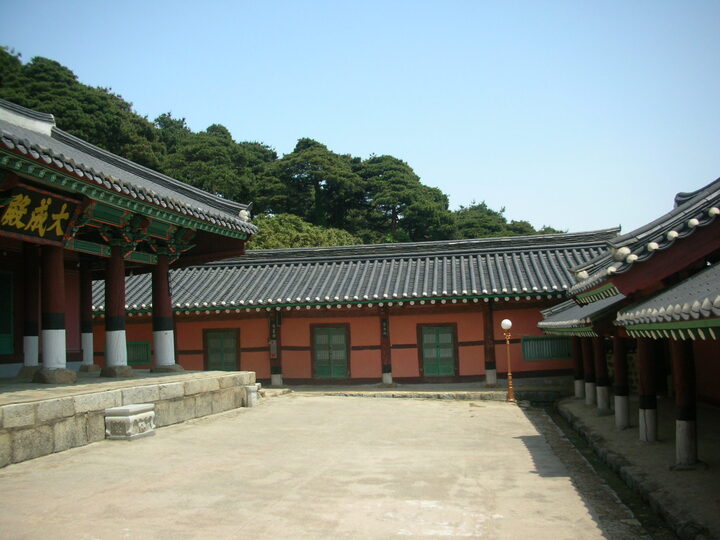 강릉향교 동무