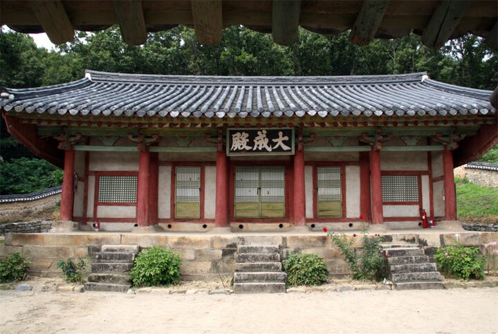 안성향교 대성전 전면