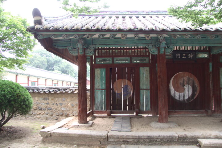 경주향교 신삼문 전면 2