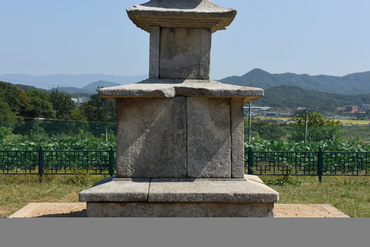 기단부와 기단면석 (촬영년도 : 2015년)