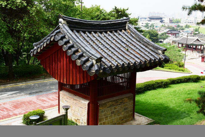 수원 창성사지 진각국사탑비_비각 전경3 (촬영년도 : 2015년)